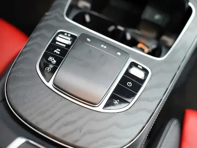 Mercedes-Benz E-Class — Фото автомобиля 9