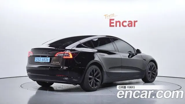 Фотография автомобиля — Tesla Model 3