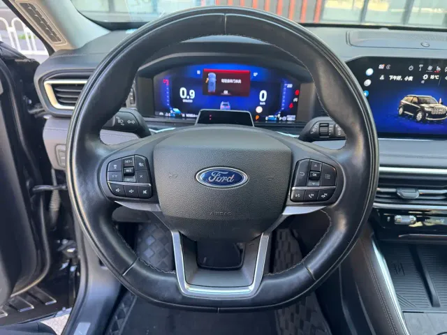 Ford Explorer — Фото автомобиля 15
