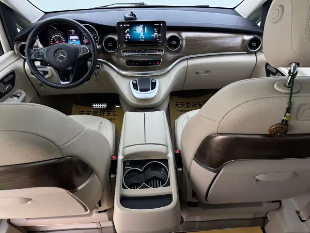 Mercedes-Benz V-Class — Фото автомобиля 14