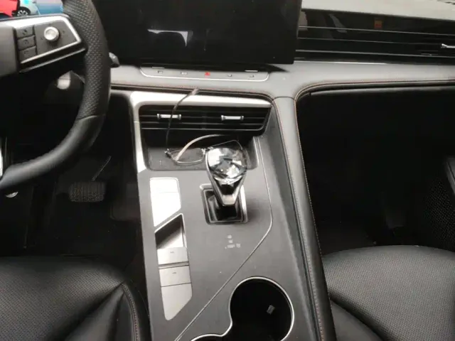 Roewe RX5 — Фото автомобиля 16