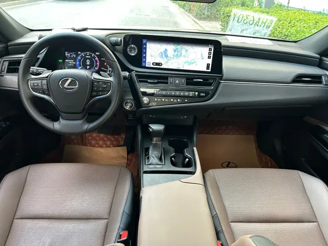 Lexus ES — Фото автомобиля 7