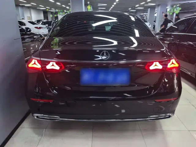Mercedes-Benz E-Class — Фото автомобиля 5
