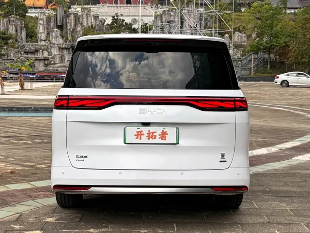 BYD Xia — Фото автомобиля 5