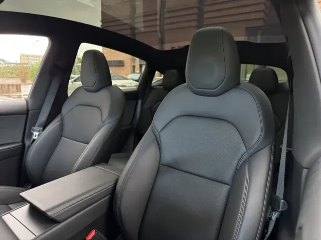 Tesla Model Y — Фото автомобиля 17