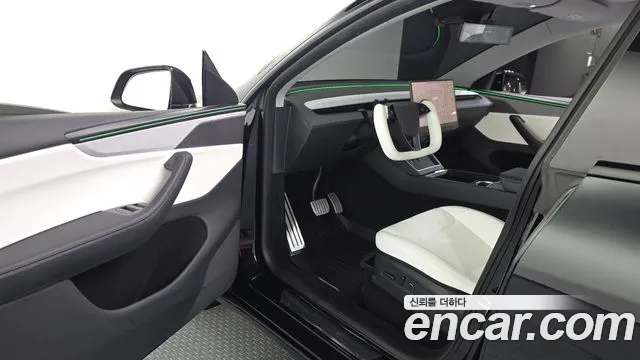 Tesla Model Y — Фото автомобиля 15