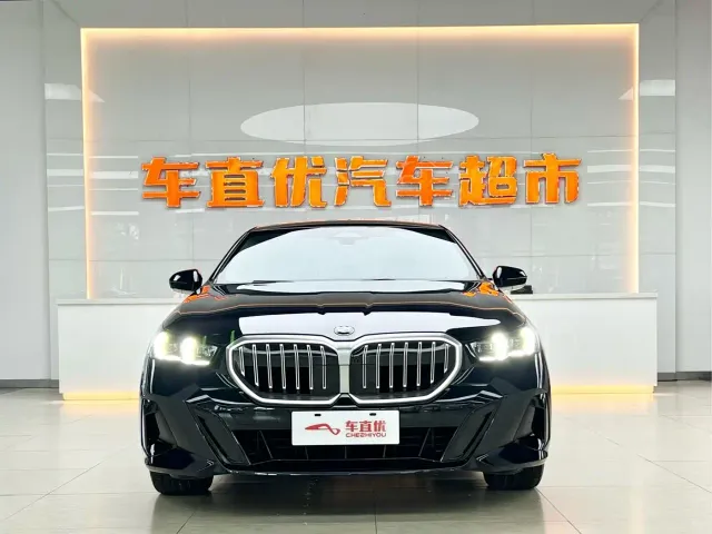 BMW 5 Series — Фото автомобиля 3