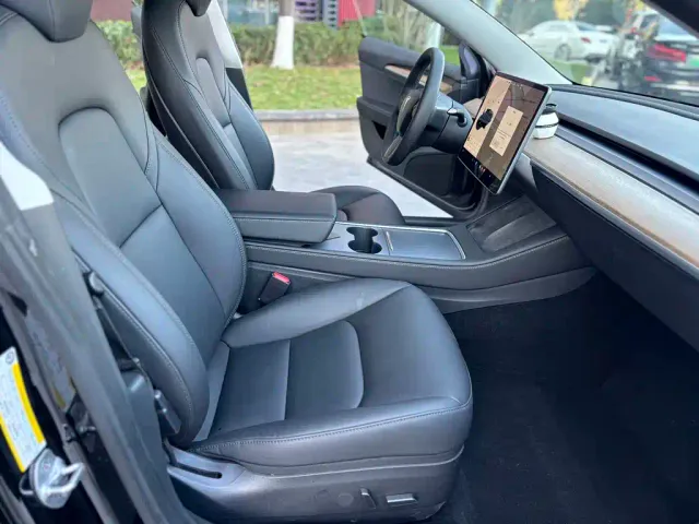 Tesla Model 3 — Фото автомобиля 6
