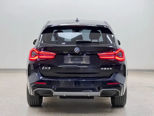 BMW iX3 — Фото автомобиля 6