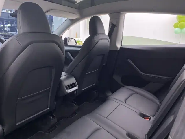 Tesla Model Y — Фото автомобиля 26