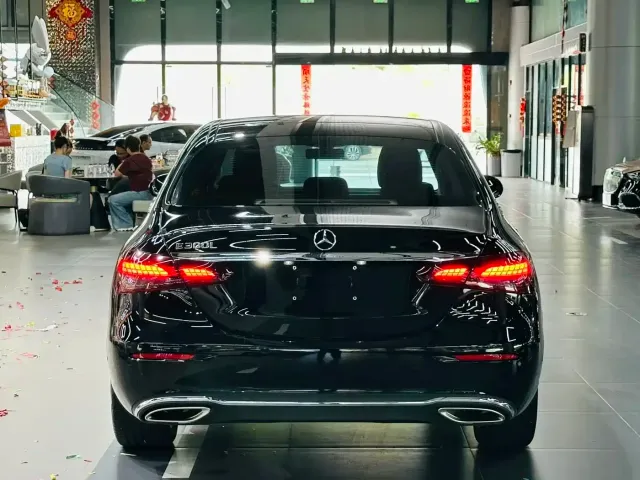 Mercedes-Benz E-Class — Фото автомобиля 8