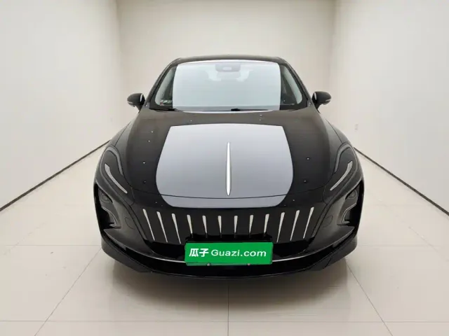 Hongqi E-QM5 — Фото автомобиля 2