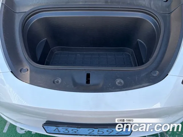 Tesla Model Y — Фото автомобиля 6
