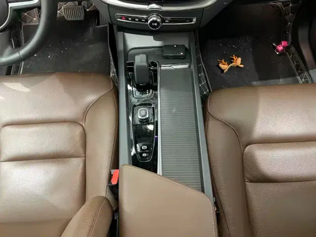 Volvo XC60 — Фото автомобиля 5