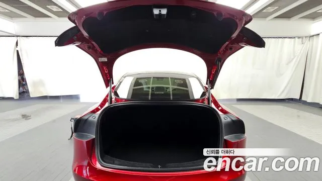 Tesla Model 3 — Фото автомобиля 19