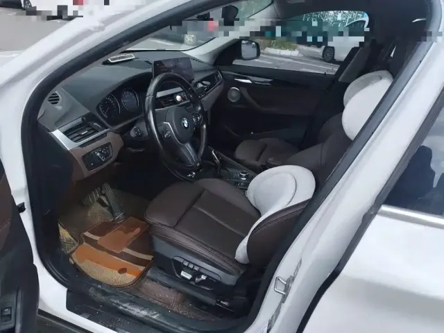 BMW BMW X1 2022 sDrive25Li Leading — Фото автомобиля 12