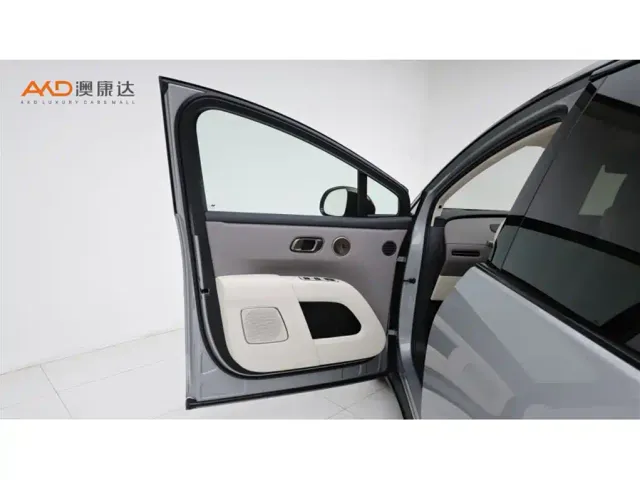 Li Auto i8 — Фото автомобиля 11