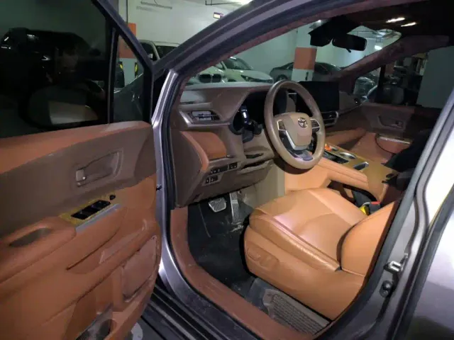 Toyota Sienna — Фото автомобиля 17