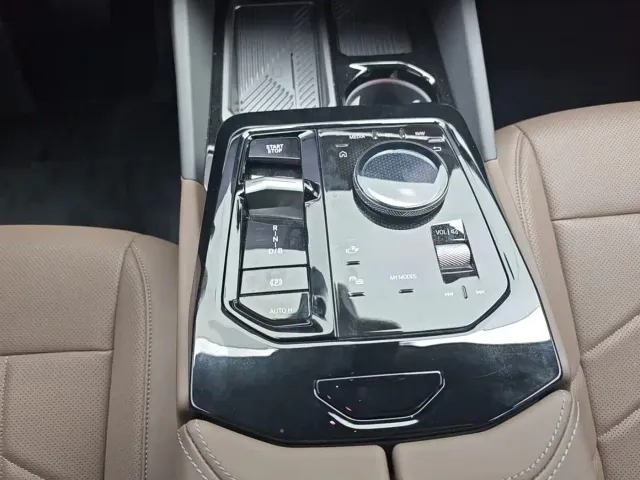 BMW i5 — Фото автомобиля 16