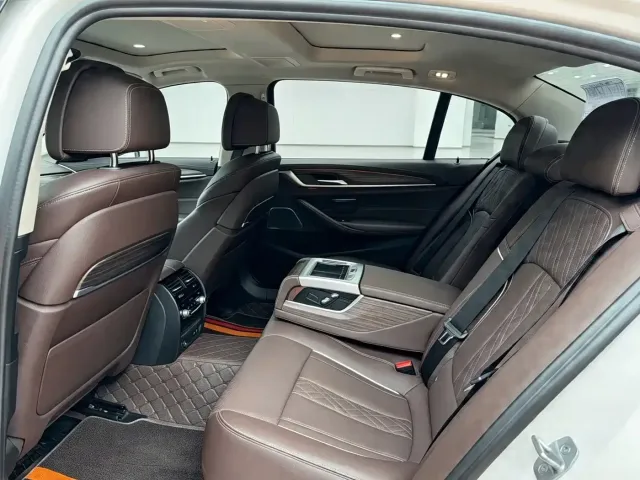 BMW 5 Series — Фото автомобиля 6