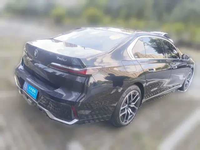 BMW 7 Series — Фото автомобиля 5