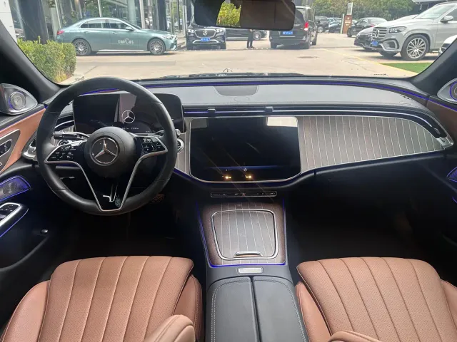 Mercedes-Benz E-Class — Фото автомобиля 7