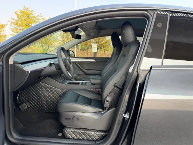 Tesla Model Y — Фото автомобиля 5