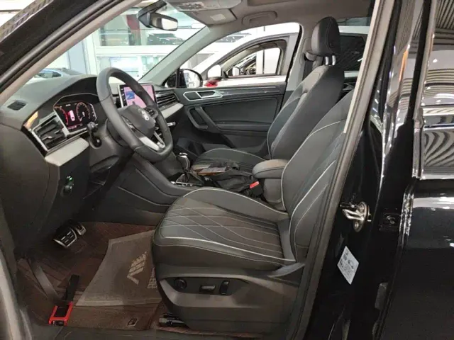 Volkswagen Tiguan L — Фото автомобиля 14