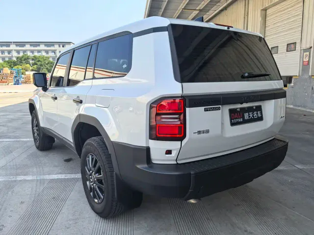 Toyota Prado — Фото автомобиля 11
