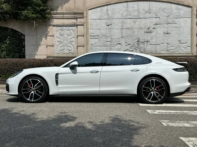 Porsche Panamera — Фото автомобиля 3