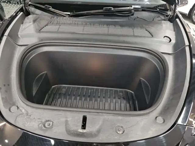 Tesla Model Y — Фото автомобиля 19