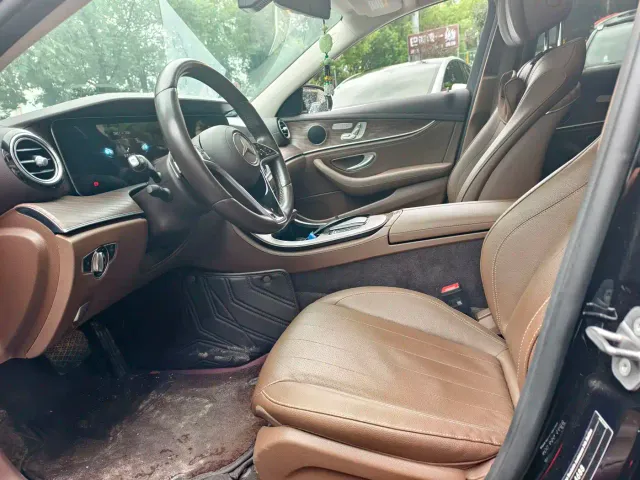 Mercedes-Benz E-Class — Фото автомобиля 4