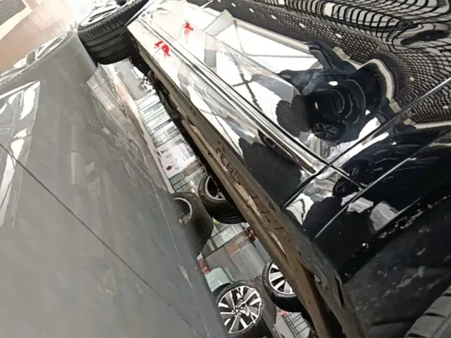 Li Auto L8 — Фото автомобиля 20
