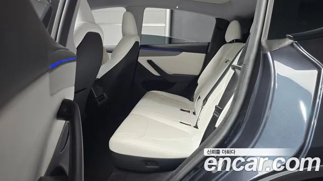 Tesla Model Y — Фото автомобиля 12