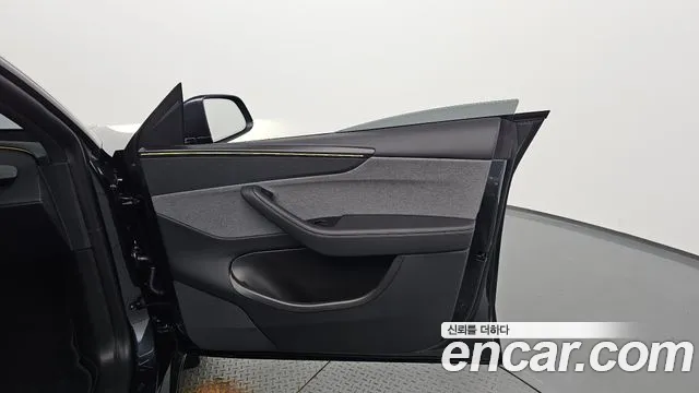 Tesla Model Y — Фото автомобиля 13