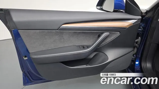 Tesla Model 3 — Фото автомобиля 13