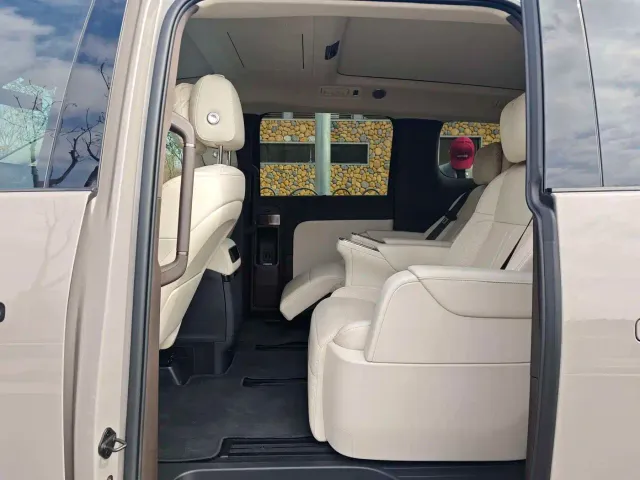 Li Auto MEGA — Фото автомобиля 10