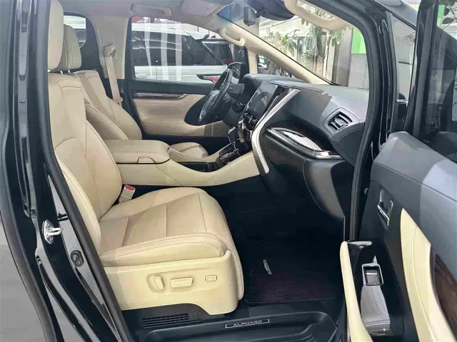 Toyota Alphard 2021 Hybrid 2.5L Luxury — Фото автомобиля 17