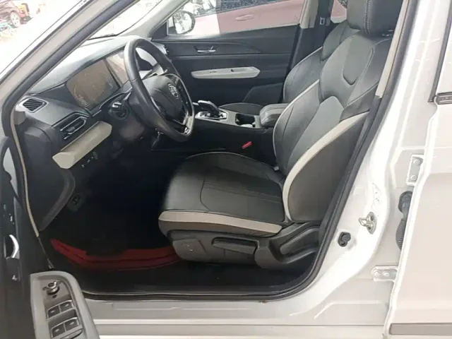 Dongfeng Fengshen E70 — Фото автомобиля 10