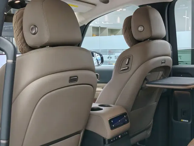 Li Auto MEGA — Фото автомобиля 15