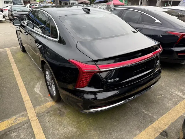 Hongqi H5 — Фото автомобиля 13
