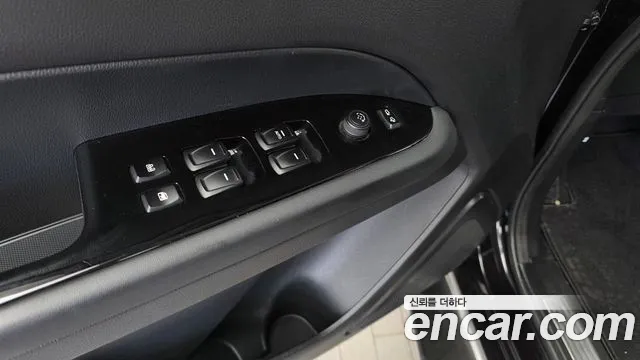 KG_Mobility_Ssangyong Rexton Новый Rexton Sport Khan Дизель 2.2 4WD — Фото автомобиля 28