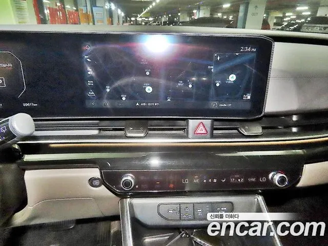 Kia Carnival Generation 4 — Фото автомобиля 11