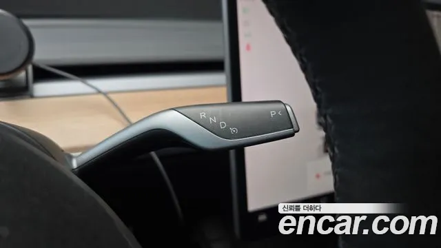 Tesla Model 3 — Фото автомобиля 9
