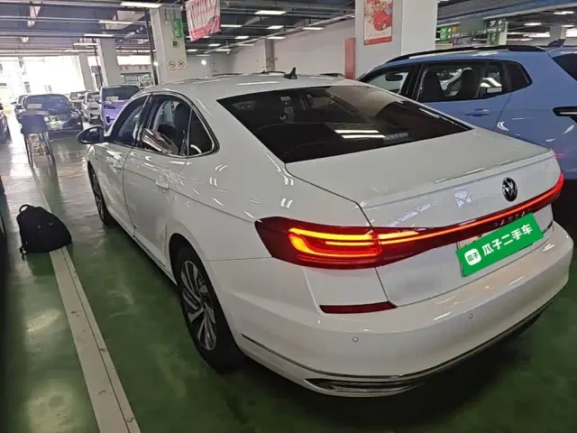 Volkswagen Passat — Фото автомобиля 4