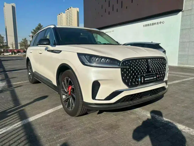 Lincoln Aviator — Фото автомобиля 3