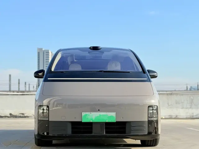 Li Auto MEGA — Фото автомобиля 2
