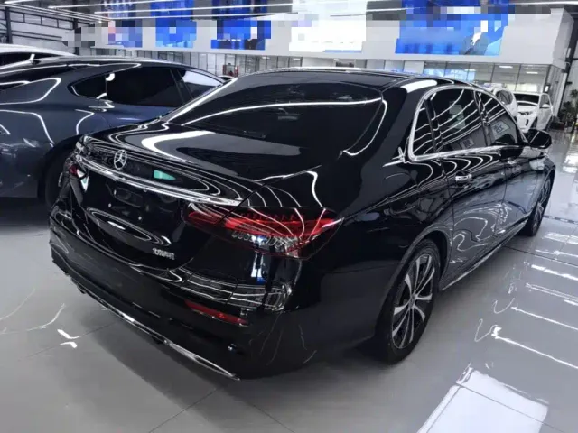 Mercedes-Benz E-Class — Фото автомобиля 6