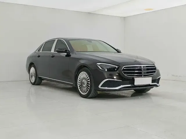 Mercedes-Benz E-Class — Фото автомобиля 4