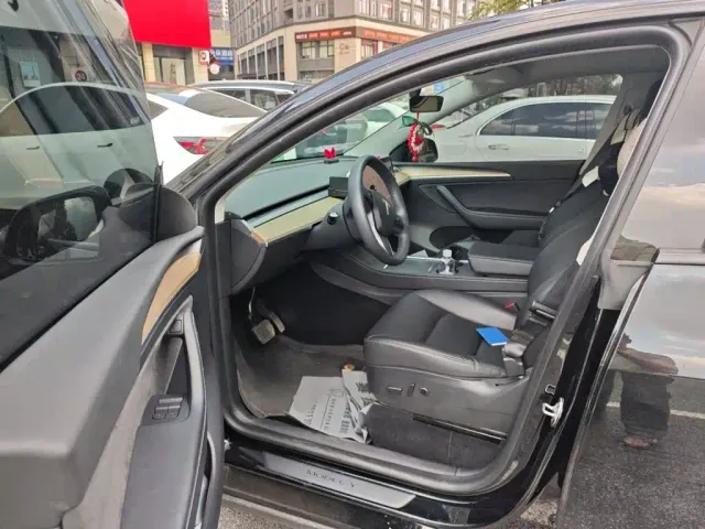 Tesla Model Y — Фото автомобиля 12